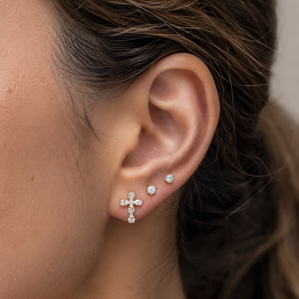 Dekoratives Labret-Kreuz aus Titan mit Zirkonen