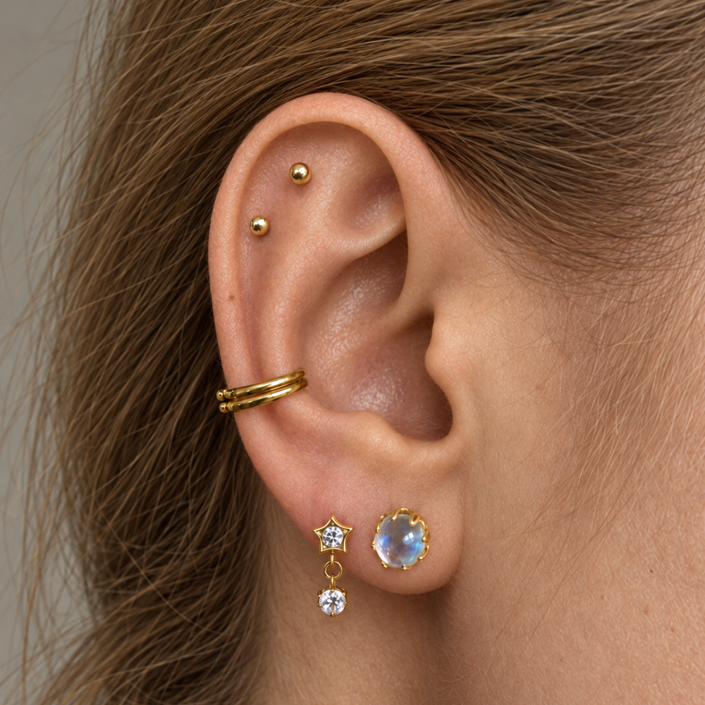 Labret en titane pleine lune décorative sur l'oreille