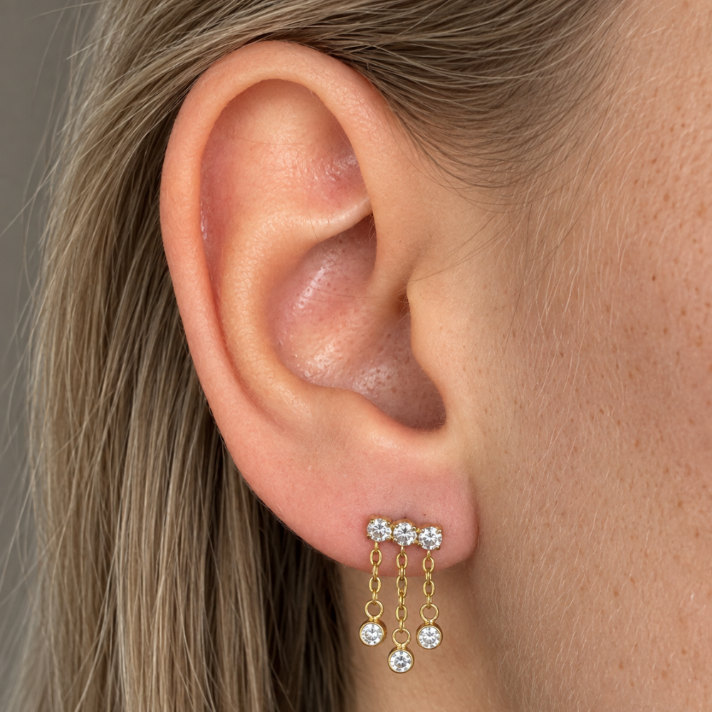 Titanium decoratieve Labret met drie hangende strasssteentjes op het oor